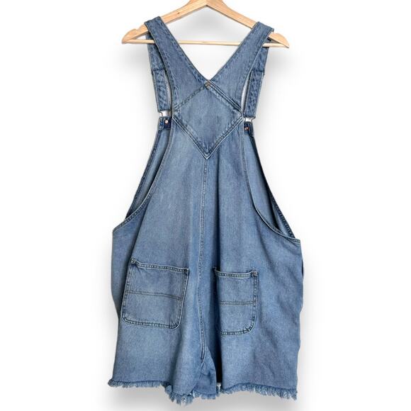 Old Navy Distressed Light Wash Rigid Denim Cut Off Overall Shorts Women's  XXL - Picture 2 of 10